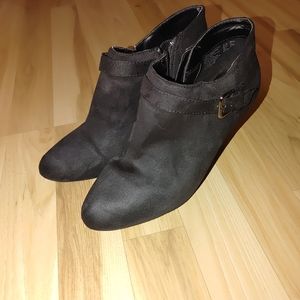 Fioni Boots size 9.5W